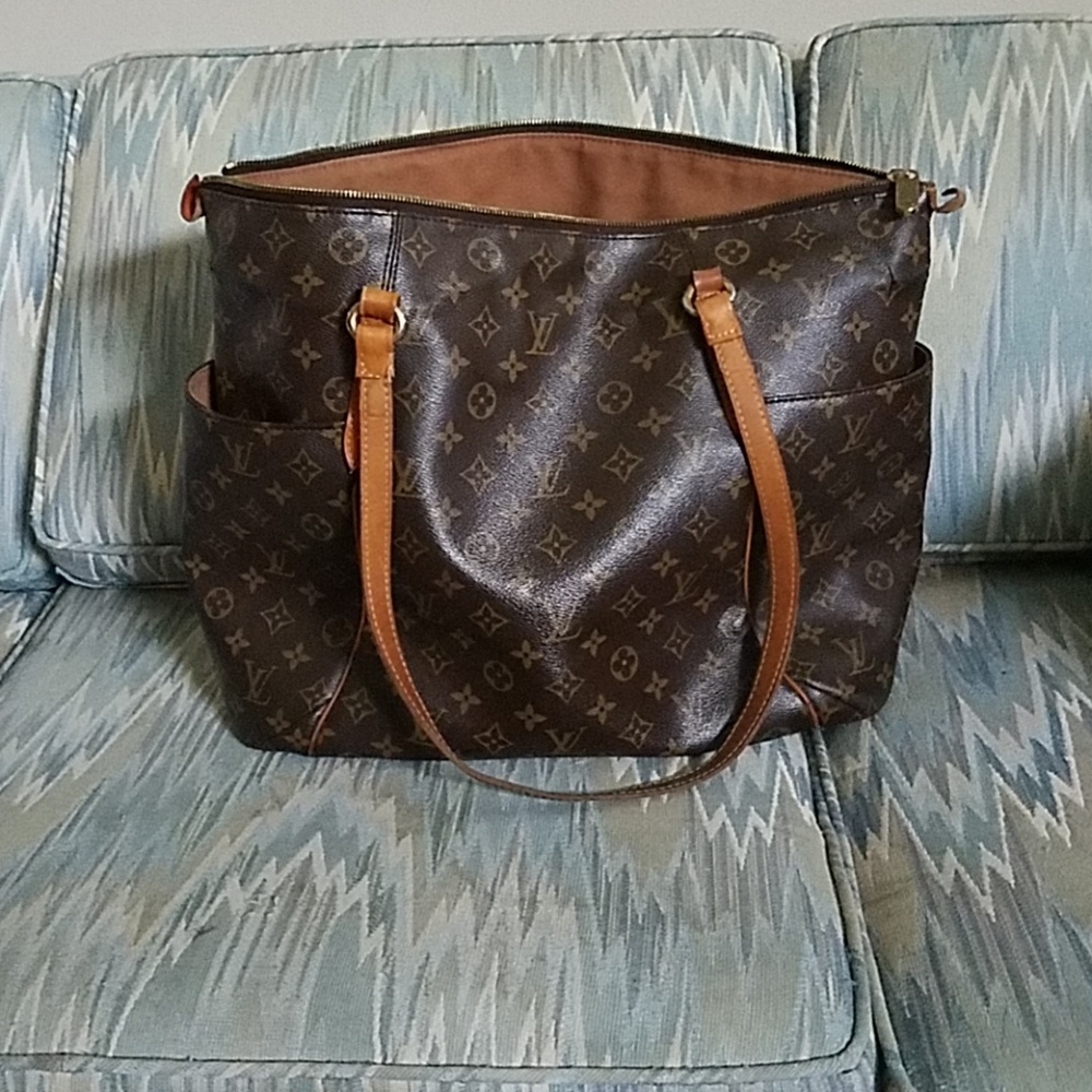 Authentic Louis Vuitton Totally GM